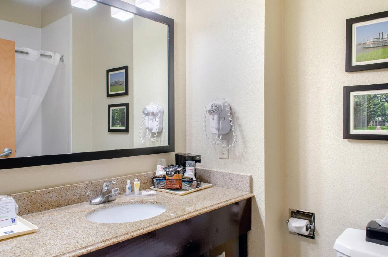 Compare Inn & Suites — photo 15