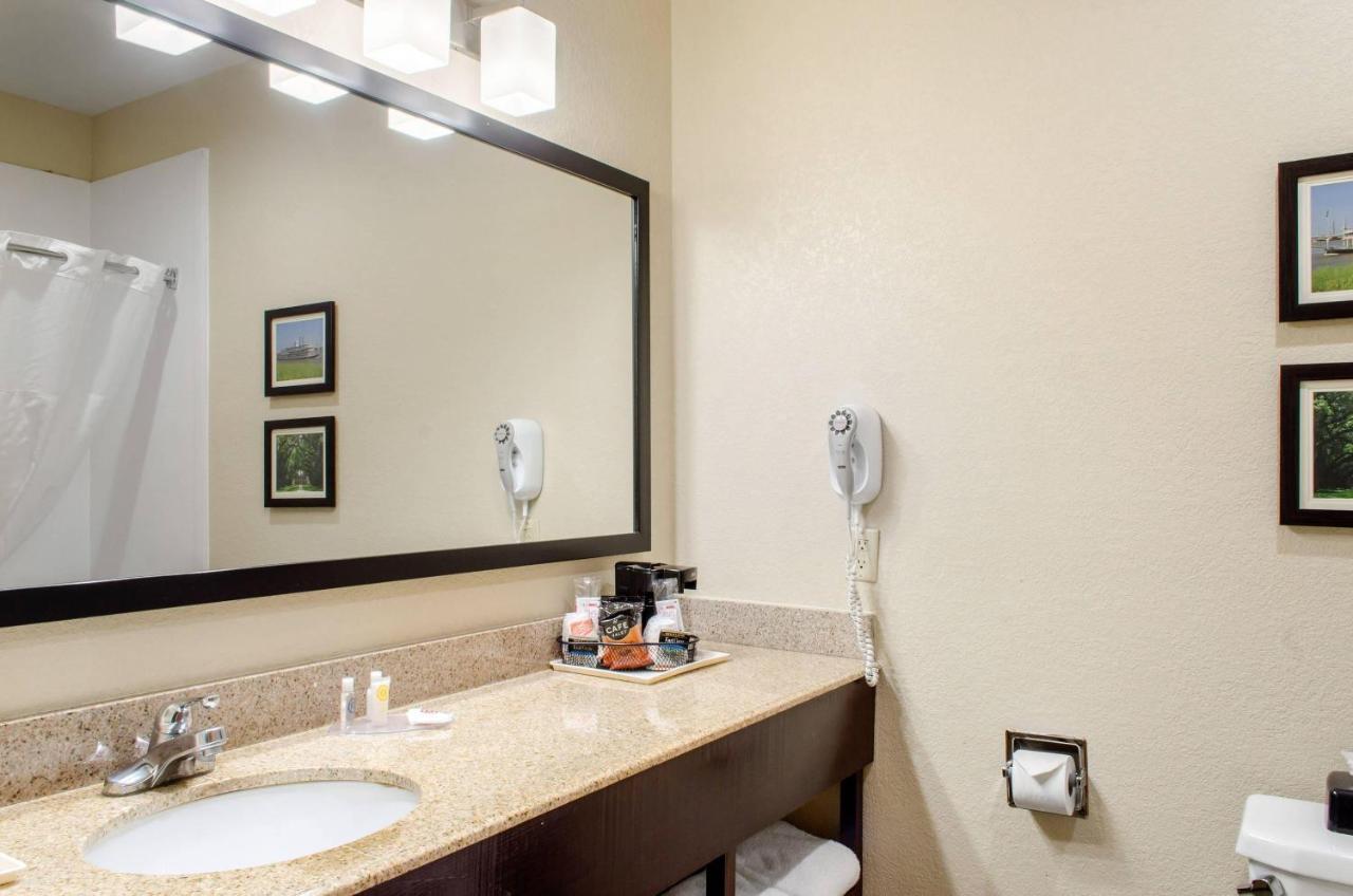 Compare Inn & Suites — photo 21