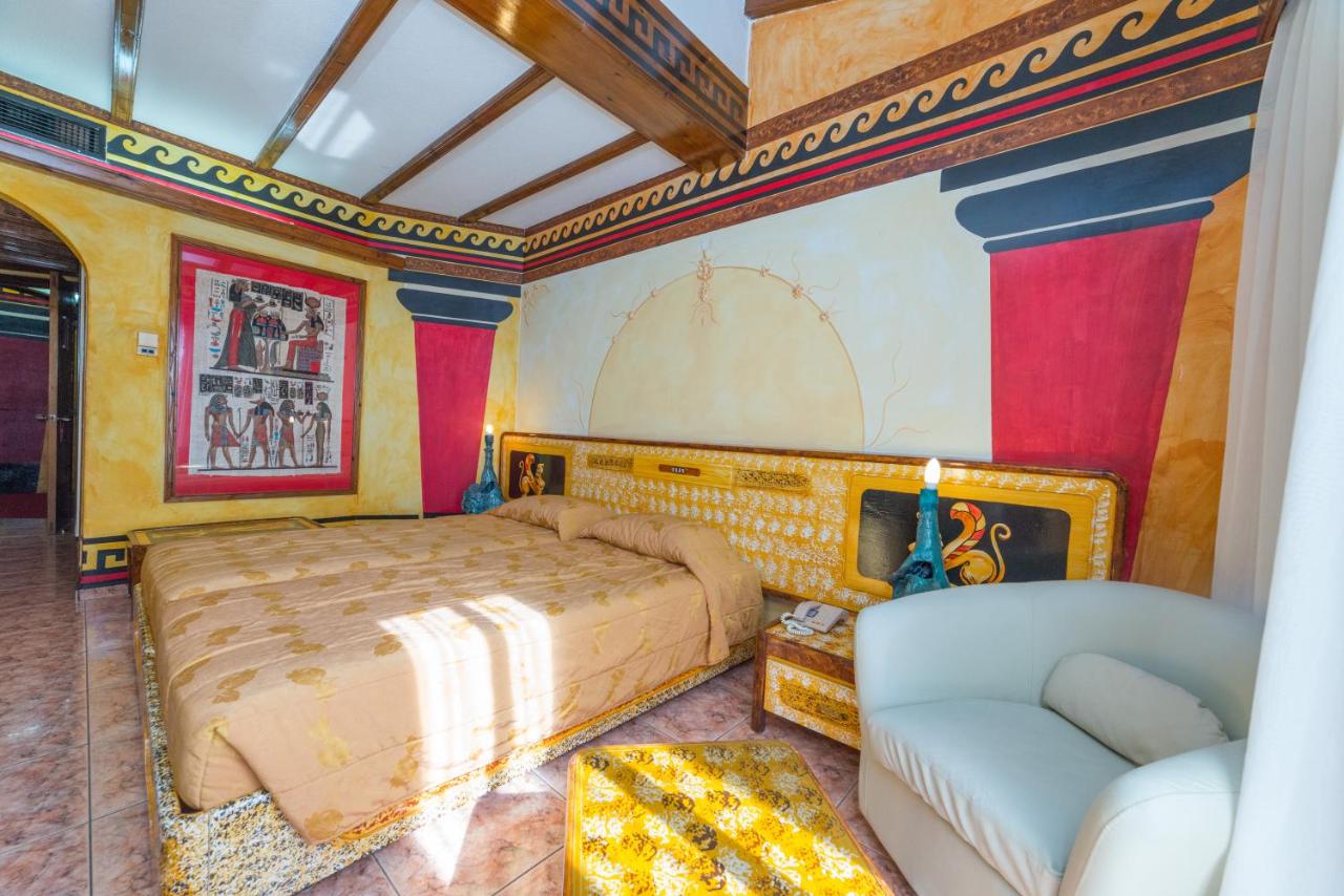 Roman Boutique Hotel photo