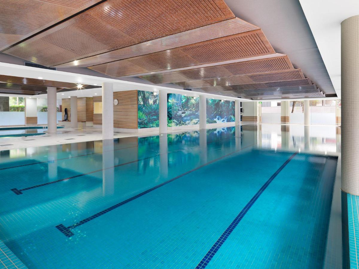 Heated swimming pool: Meriton Suites Waterloo