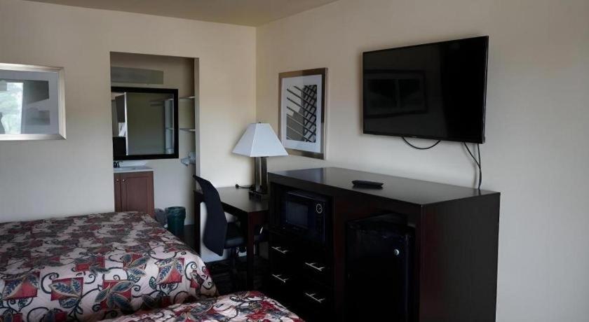 Austin Village Motor Inn — photo 8