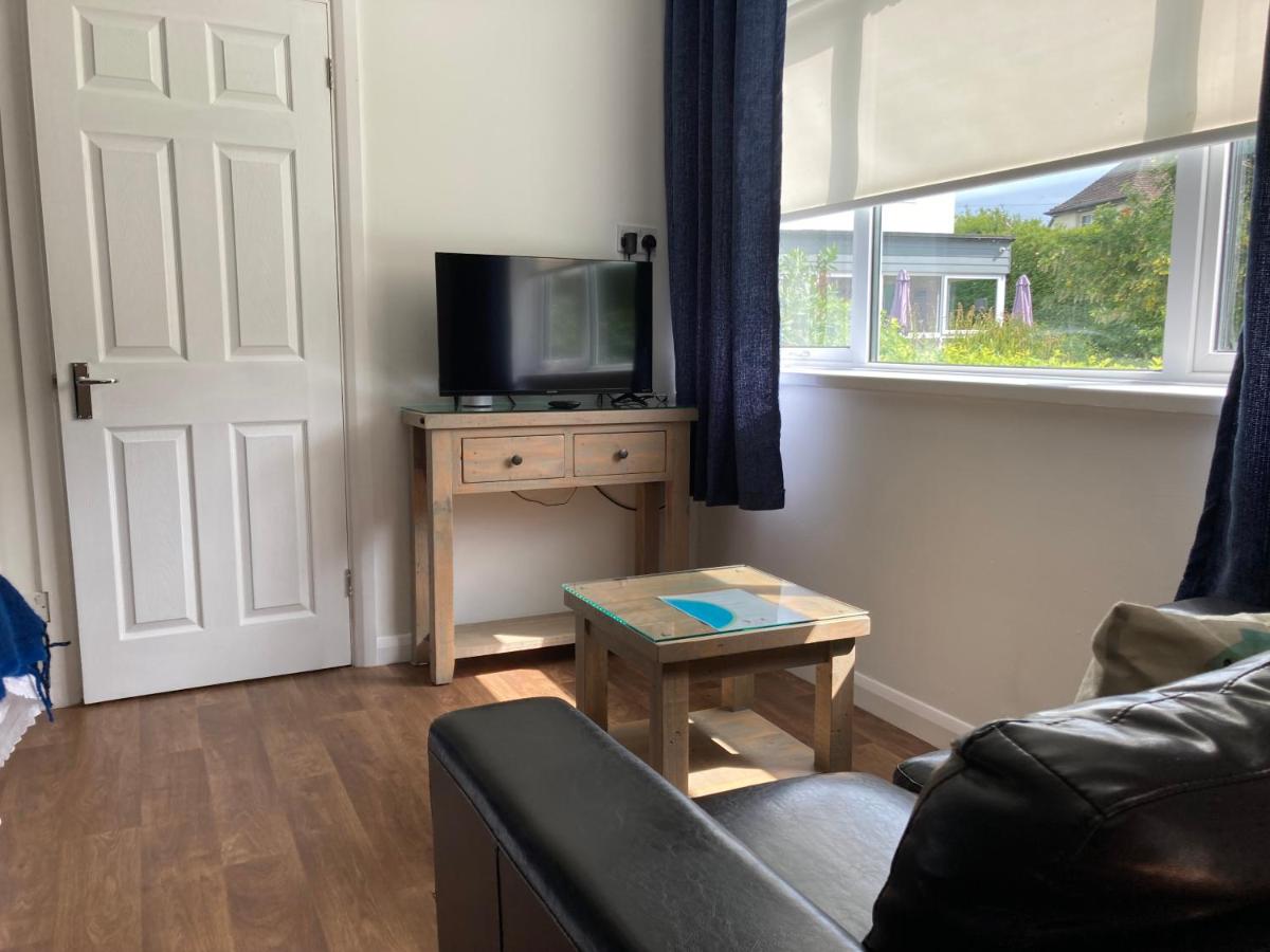 Family Room (2 Adults + 1 Child and dogs welcome))