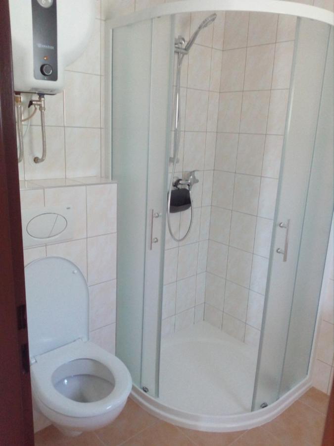 Chaty Charvát – Letní rekreační chaty s bazénem na Strakonicku