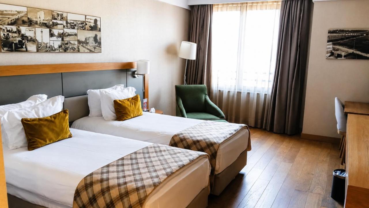 Twin Room with Two Single Beds - Mobility Accessible