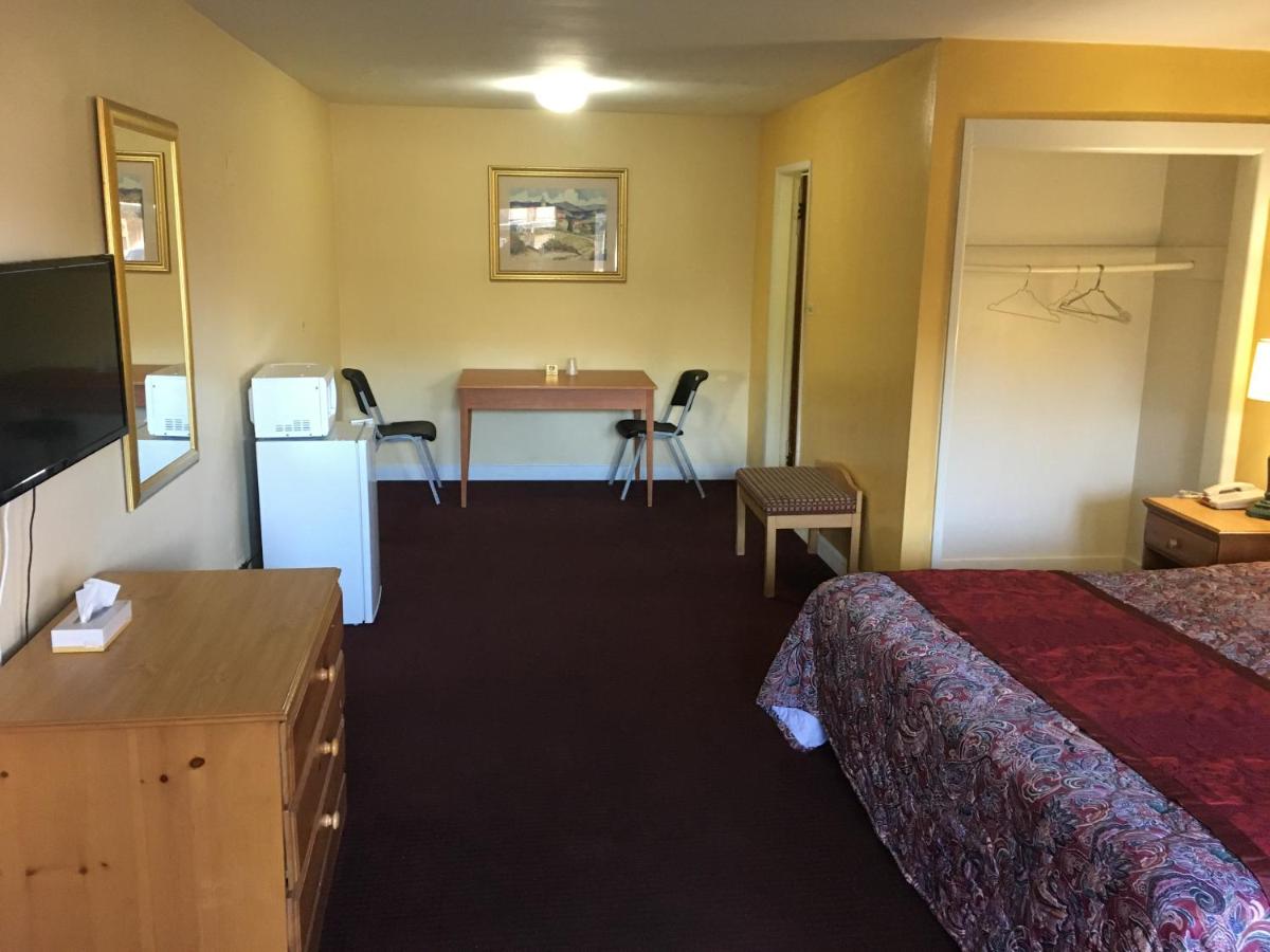 Midway Inn & Suites — photo 12