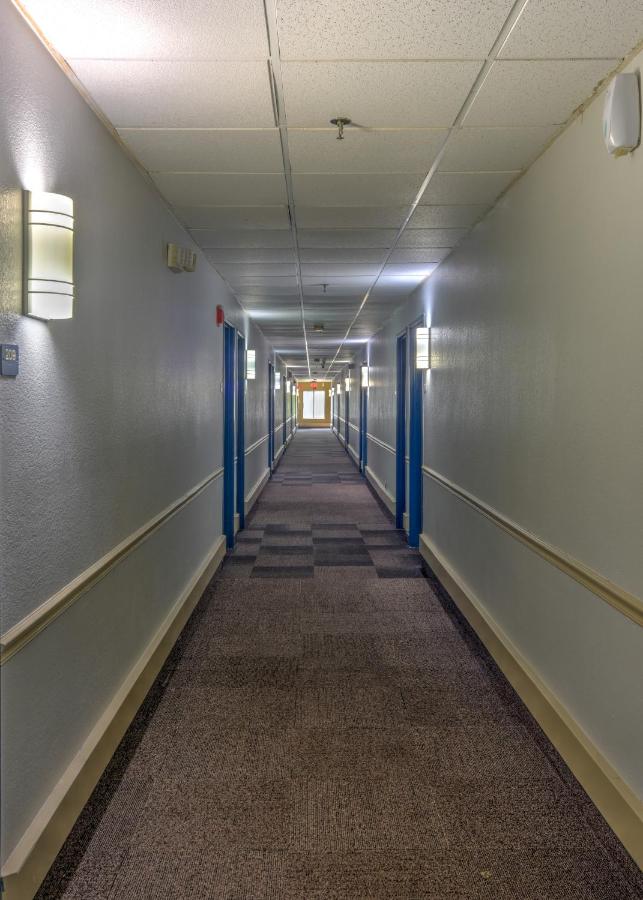 Doe's Motel — photo 23