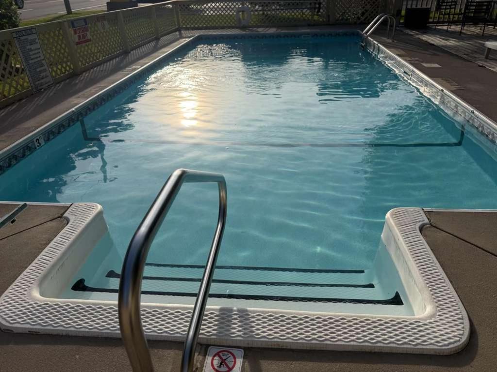 Ed's Motel — photo 7
