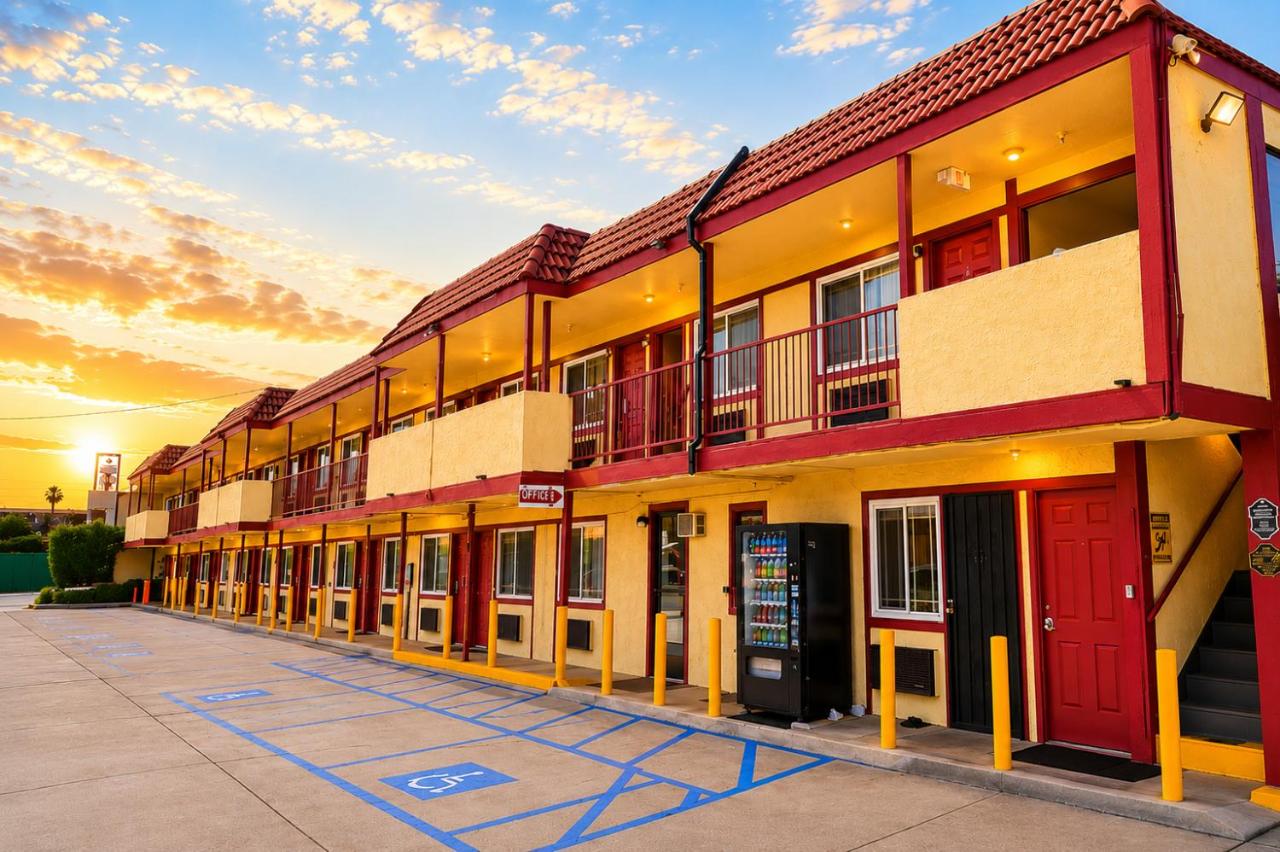 Century Motel — photo 10