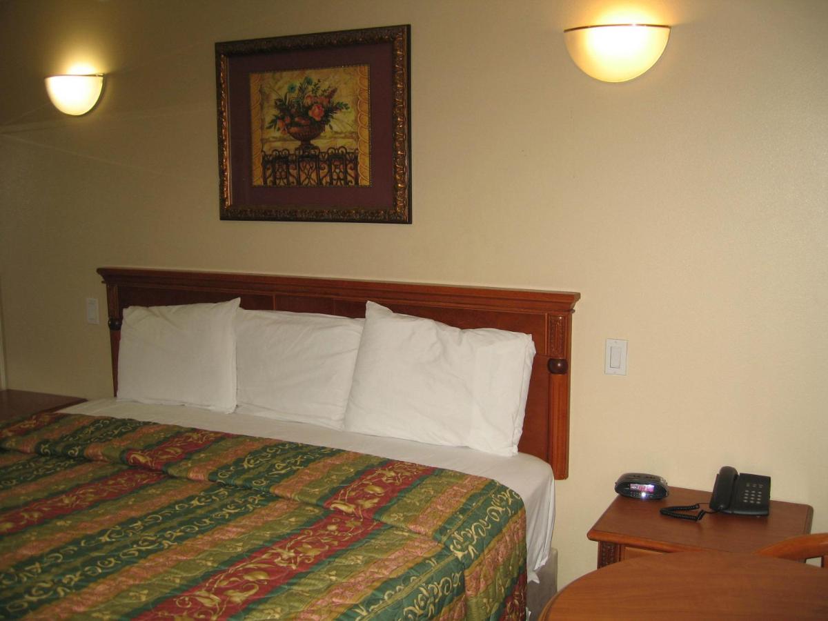 Raymoure Motel — photo 10