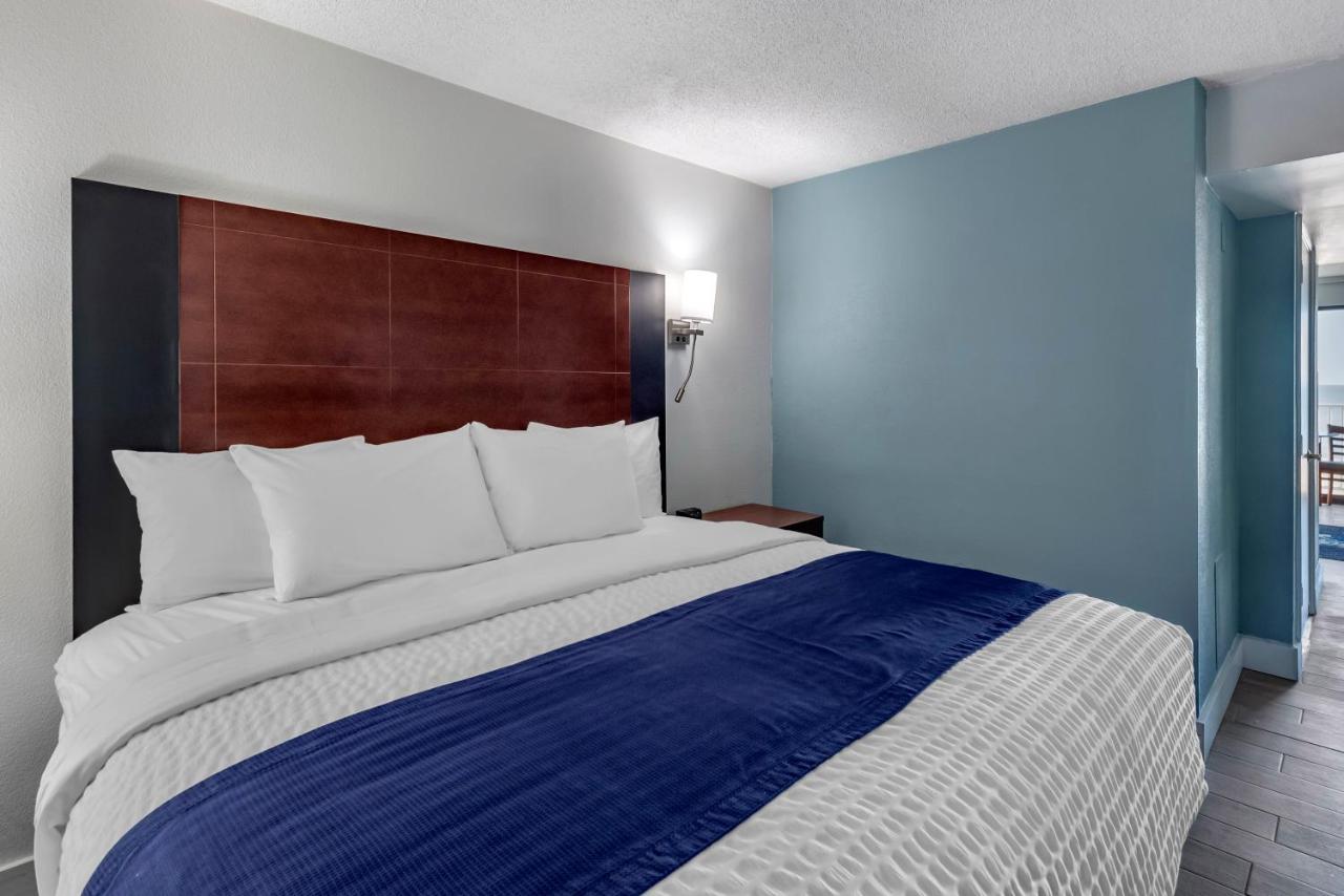 Coastal Hotel & Suites Virginia Beach - Oceanfront — photo 23