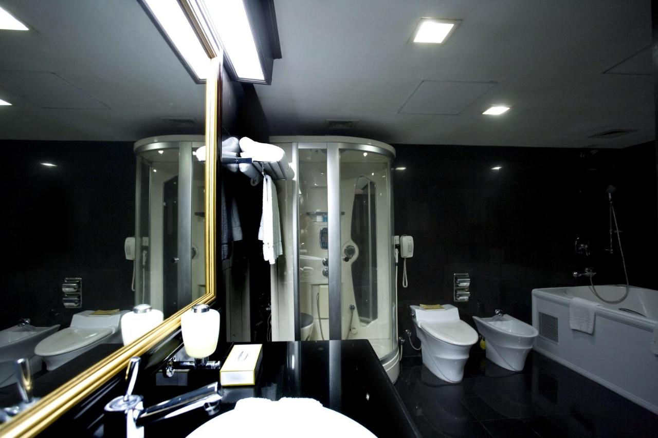 Hotel Sarina photo