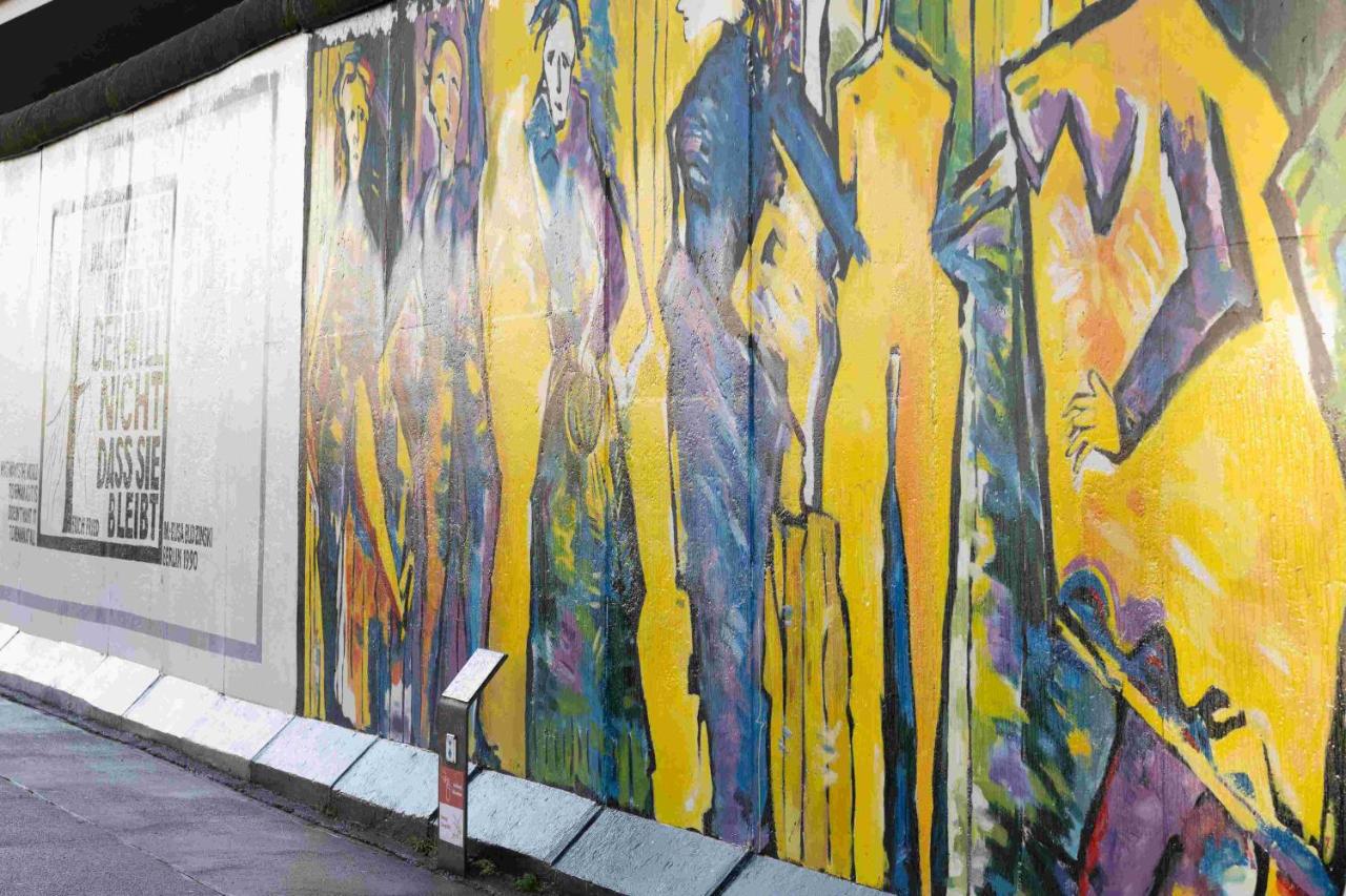 Locke at East Side Gallery