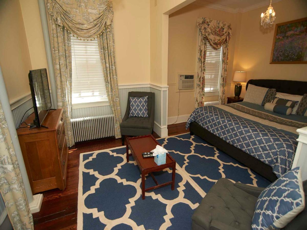 Bellevue Manor — photo 14