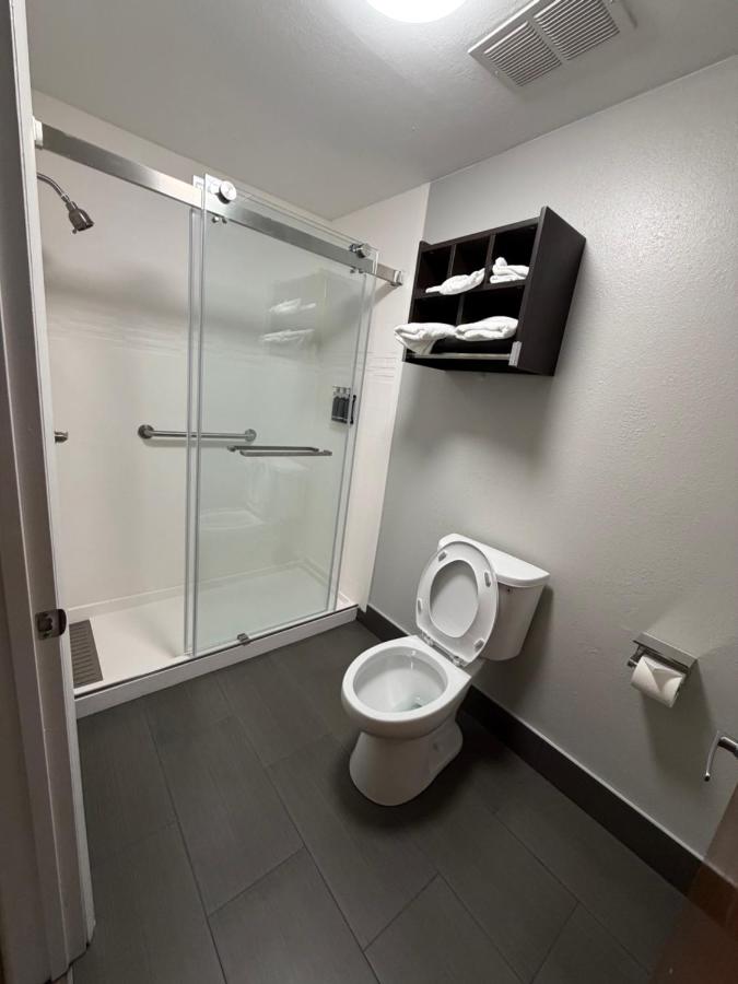 Lexington Inn and Suites — photo 22