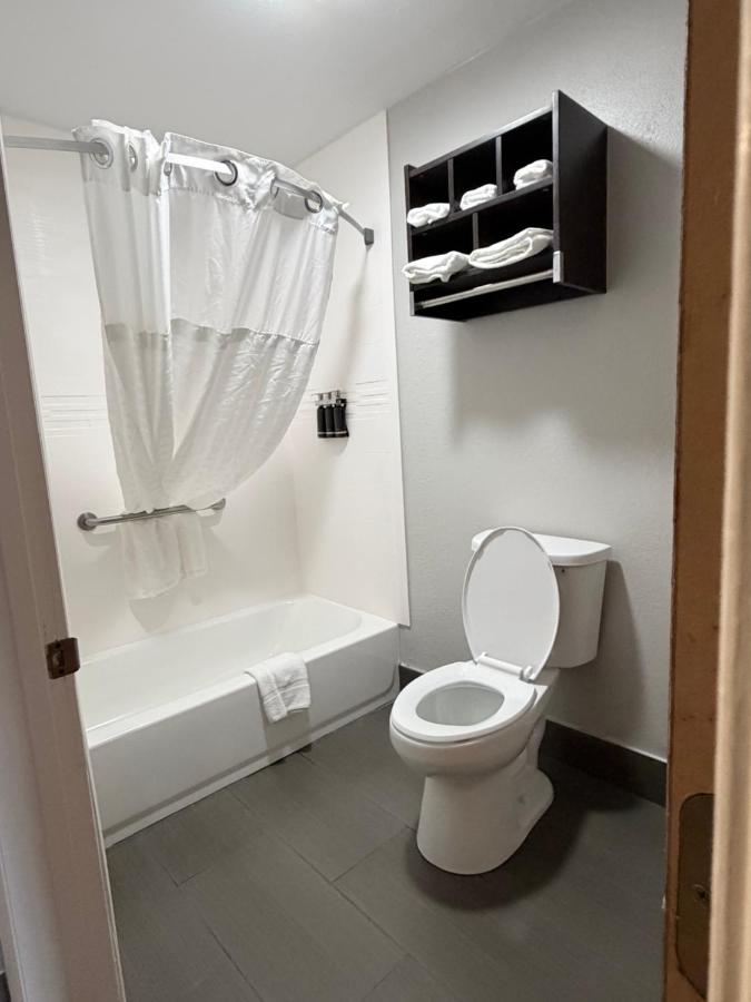 Lexington Inn and Suites — photo 8
