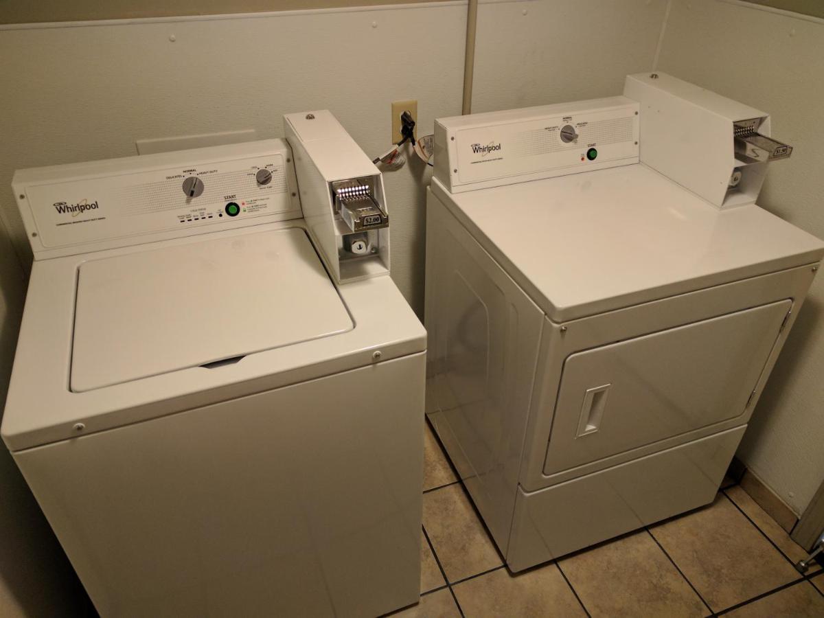 economy inn — photo 12