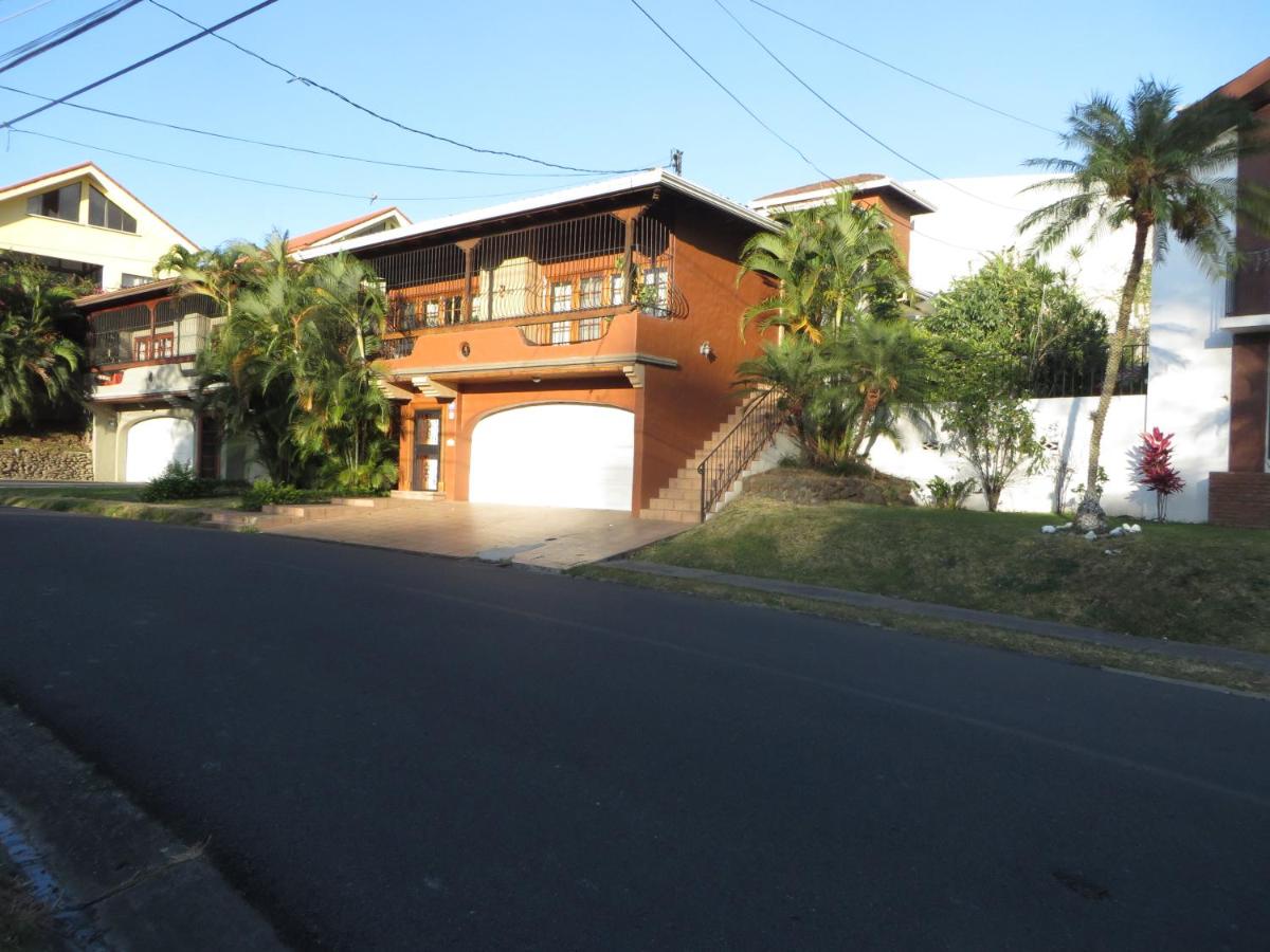 Cariari Bed & Breakfast photo