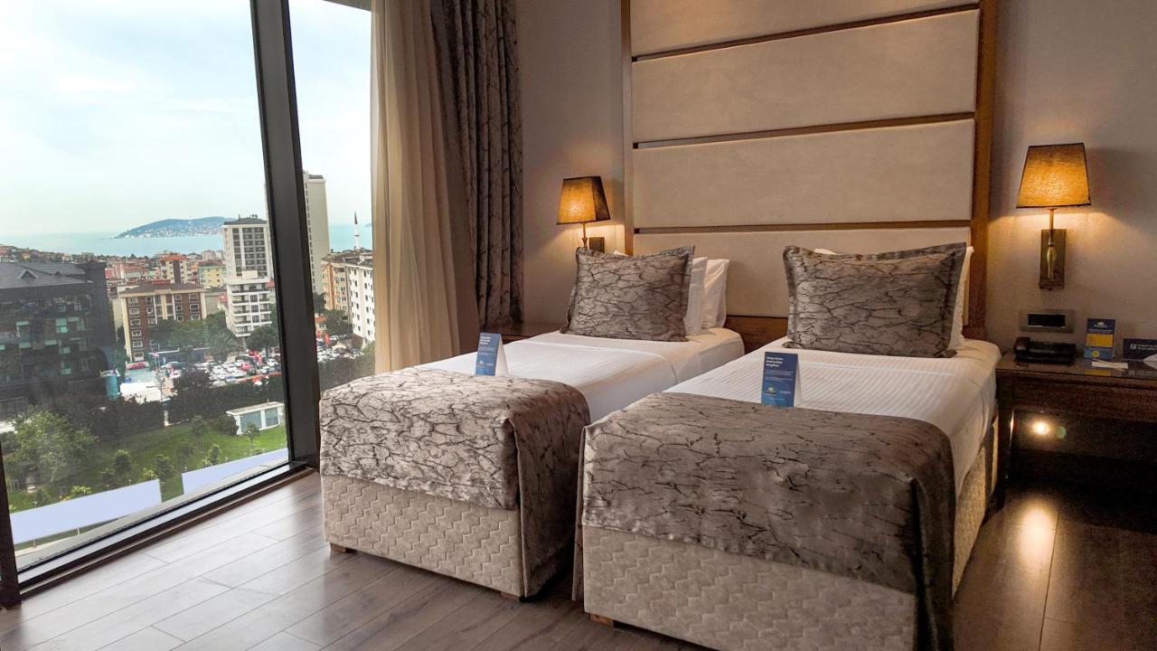 Two Single Beds, Sea View