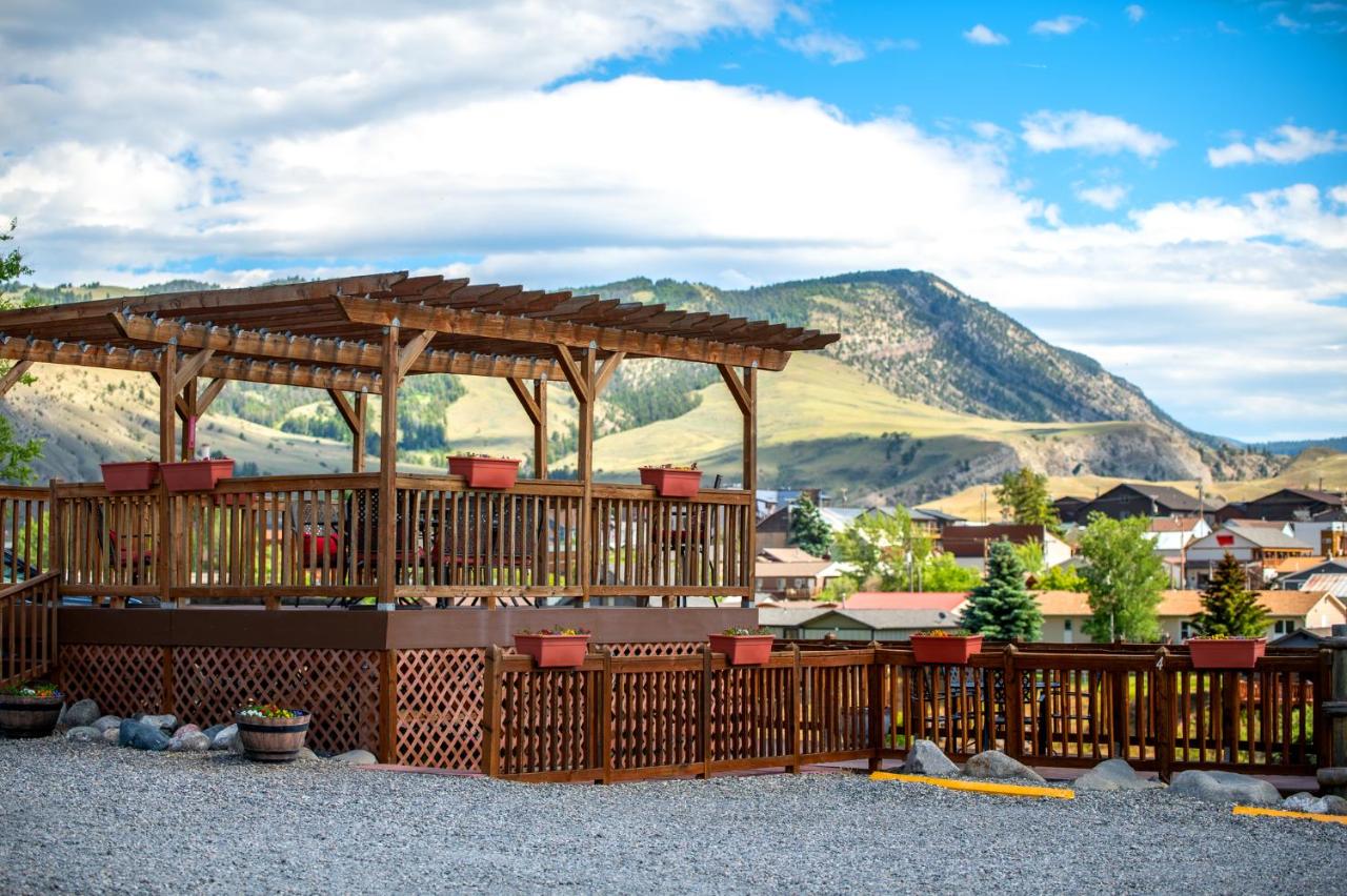 Yellowstone Riverside Cottages — photo 7