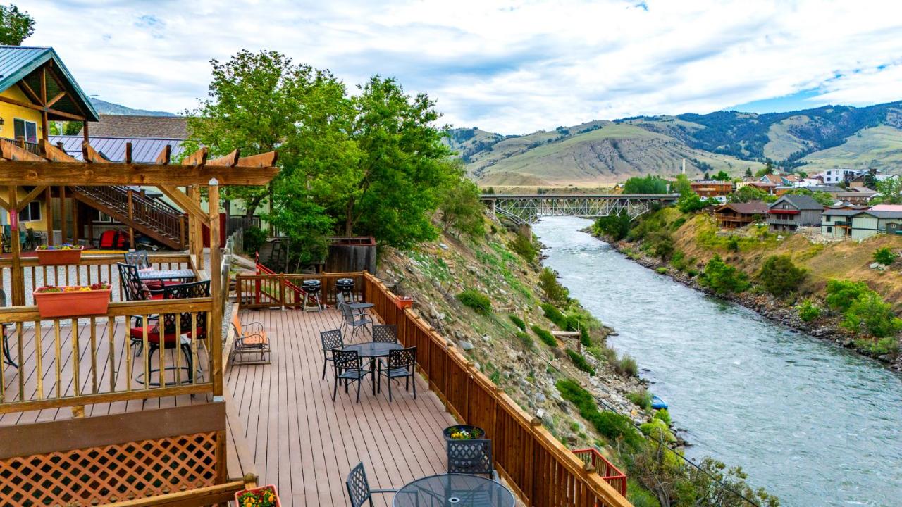 Yellowstone Riverside Cottages — photo 8
