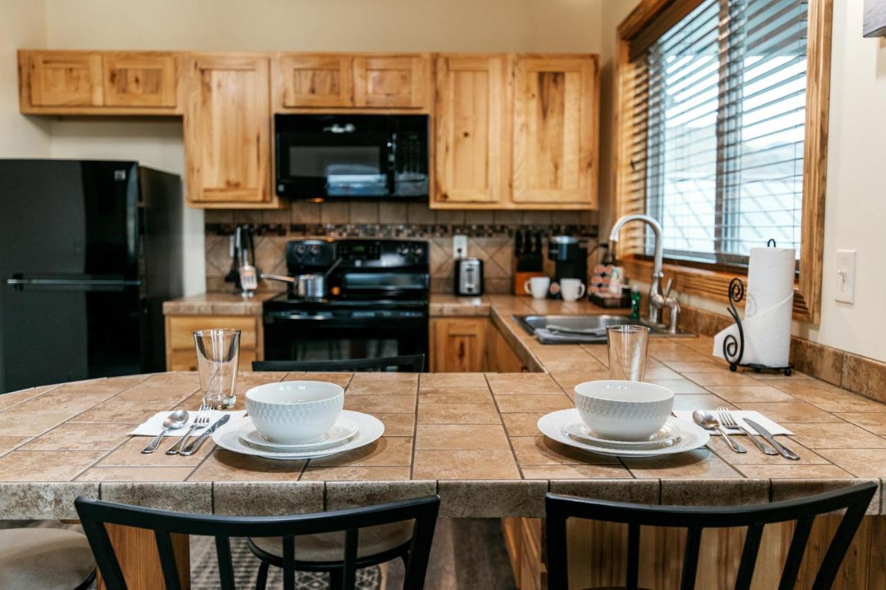 Yellowstone Riverside Cottages — photo 21