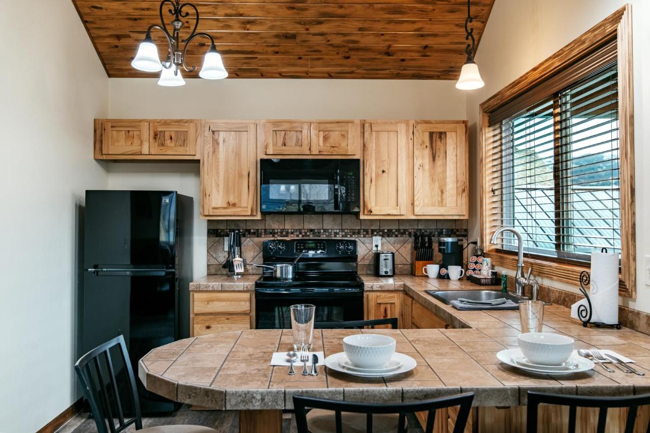 Yellowstone Riverside Cottages — photo 22