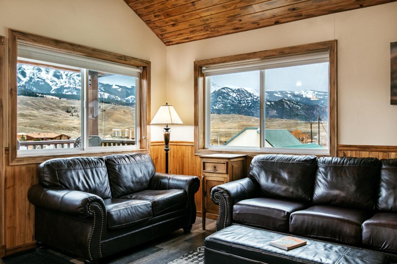 Yellowstone Riverside Cottages — photo 23