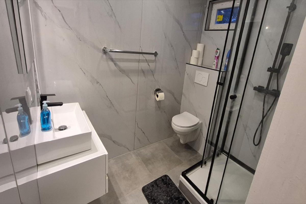 Finkenwerder Larisa's Nr24 Private Küche Gemeinschaftliches Bad WC