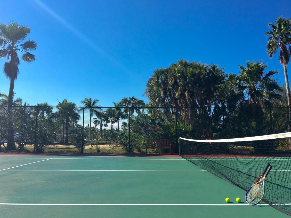 Tennis court: Sandyport Beach Resort