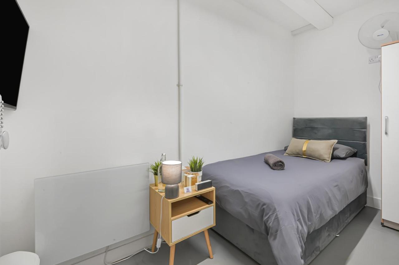 Single Room with Shared Bathroom