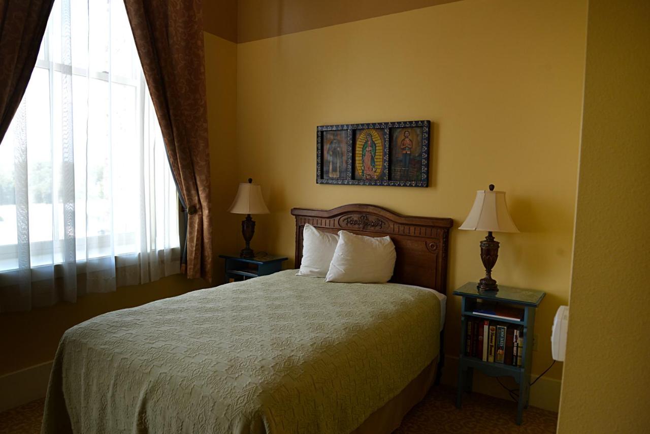 Historic Plaza Hotel — photo 7
