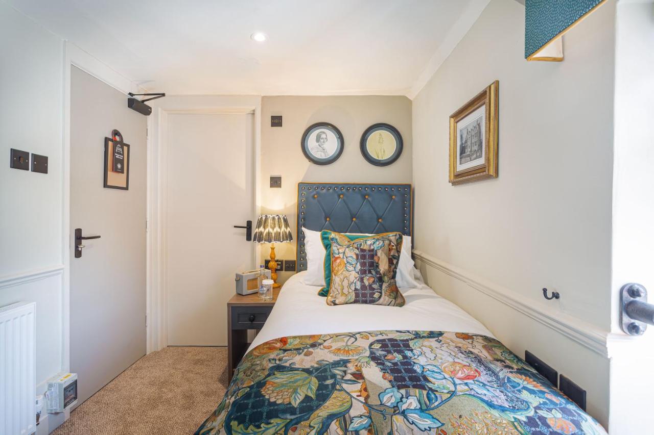 Classic Single Room