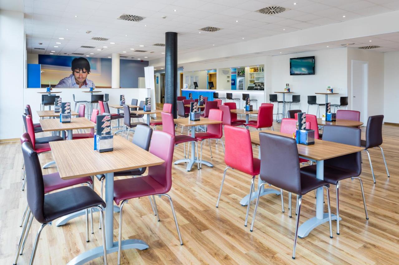 Travelodge Barcelona Fira, Hospitalet de Llobregat – Prețuri ...