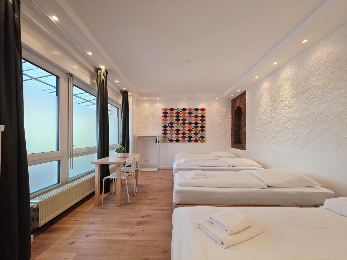 Tolstov Apartments - Airport Apartments