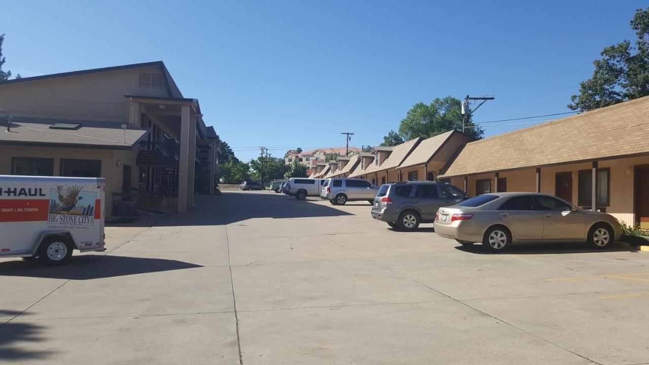 The KC Motel Show Low — photo 15