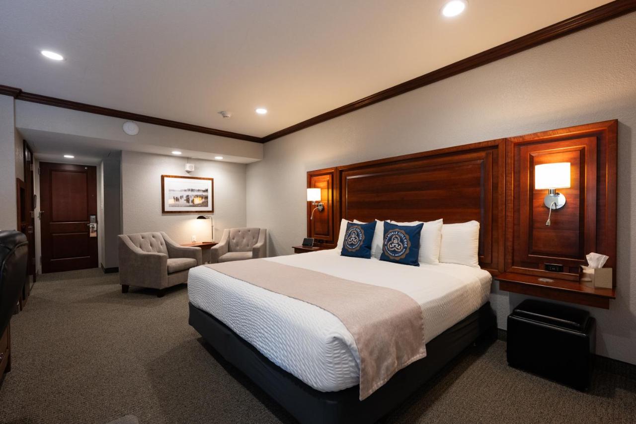 Hillsdale College Dow Hotel and Conference Center — photo 1
