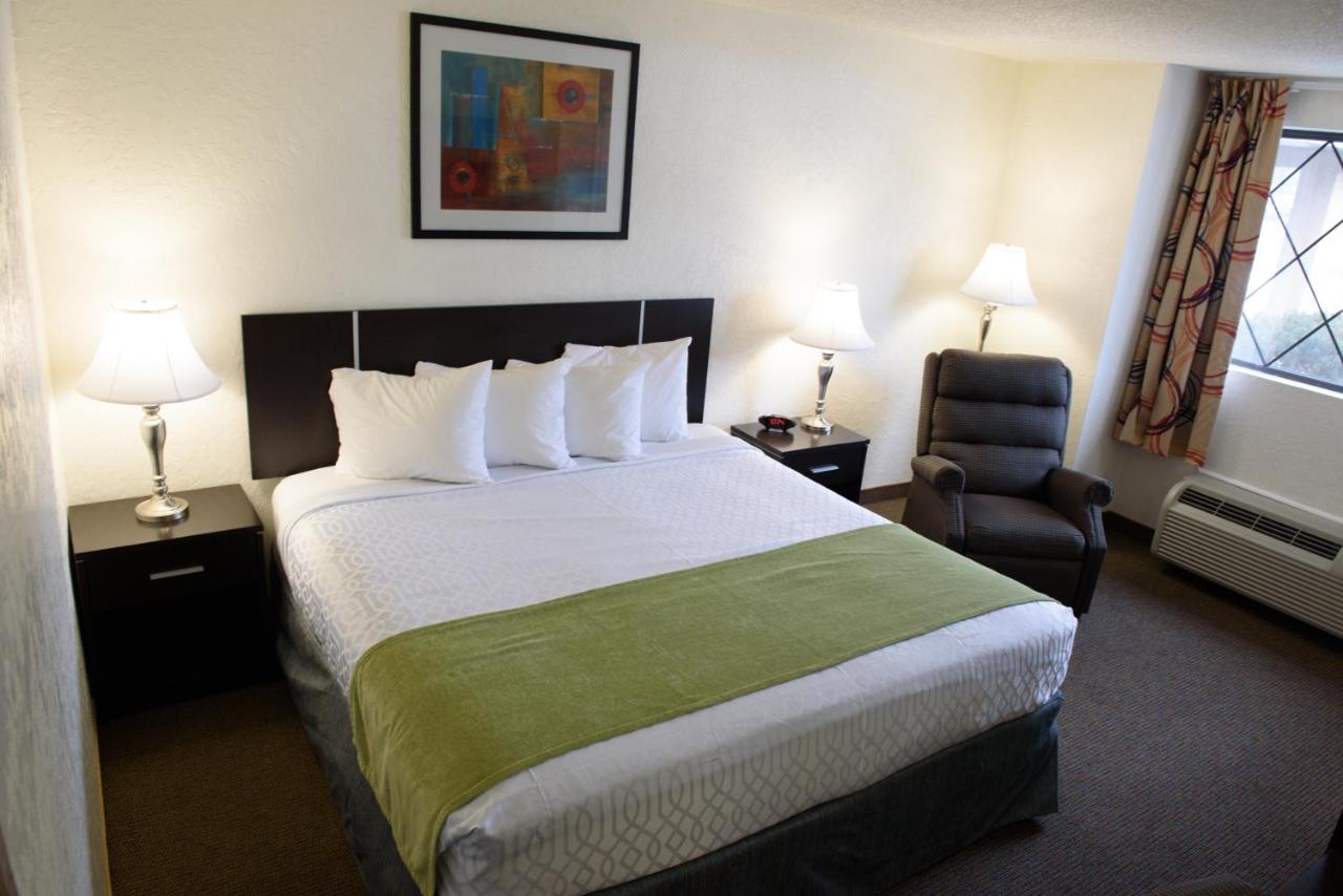 Americas Best Value Inn New Paltz — photo 22