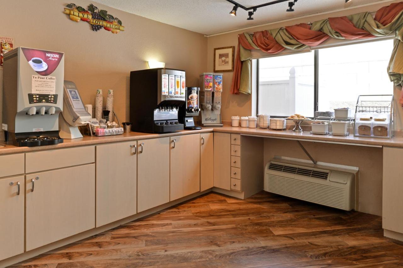 Americas Best Value Inn New Paltz — photo 4