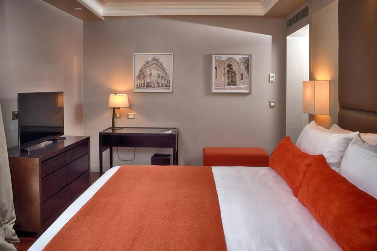 Carles Hotel photo