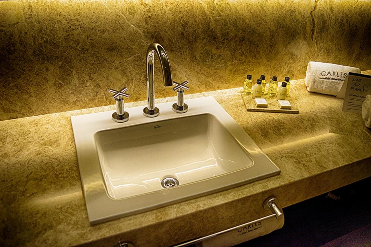 Carles Hotel photo