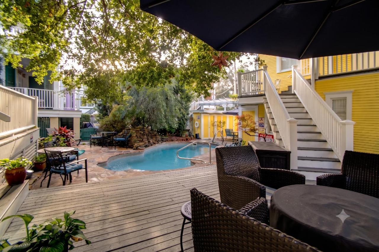 Image: Azalea Inn and Villas