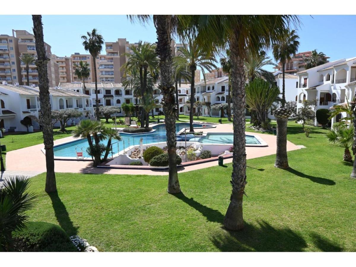 Piscina y Exterior