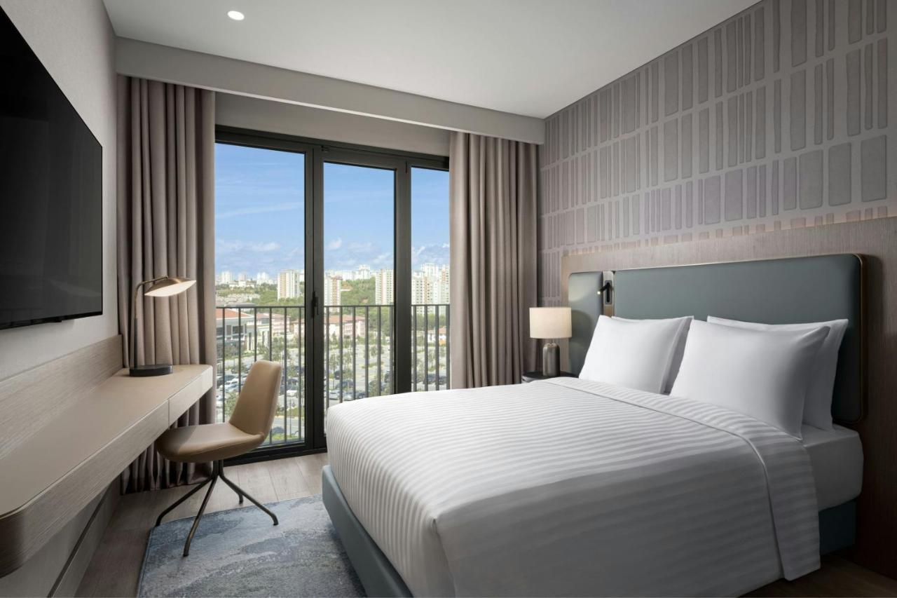 One-Bedroom Apartment with King Bed and Roll-In Shower - Balcony