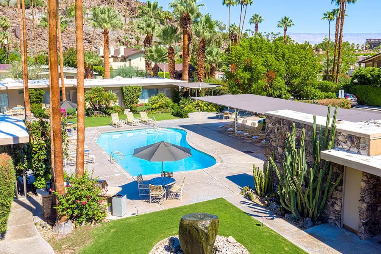 Desert Hills - 21 and Over - A Town & Desert Boutique Hotel — photo 12