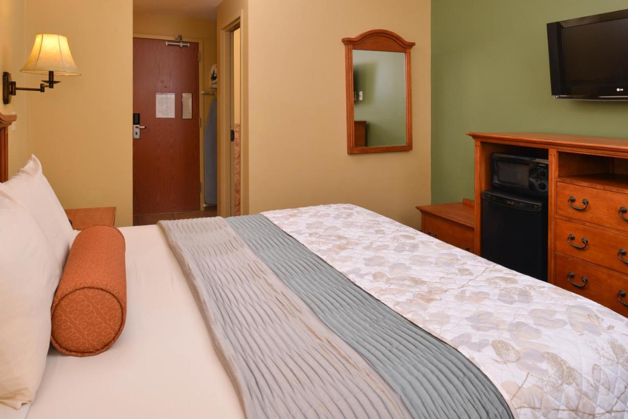 Country Hearth Inn & Suites Edwardsville — photo 18