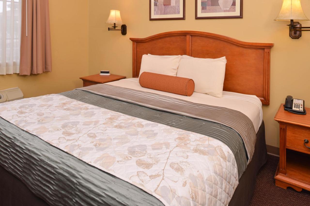 Country Hearth Inn & Suites Edwardsville — photo 17