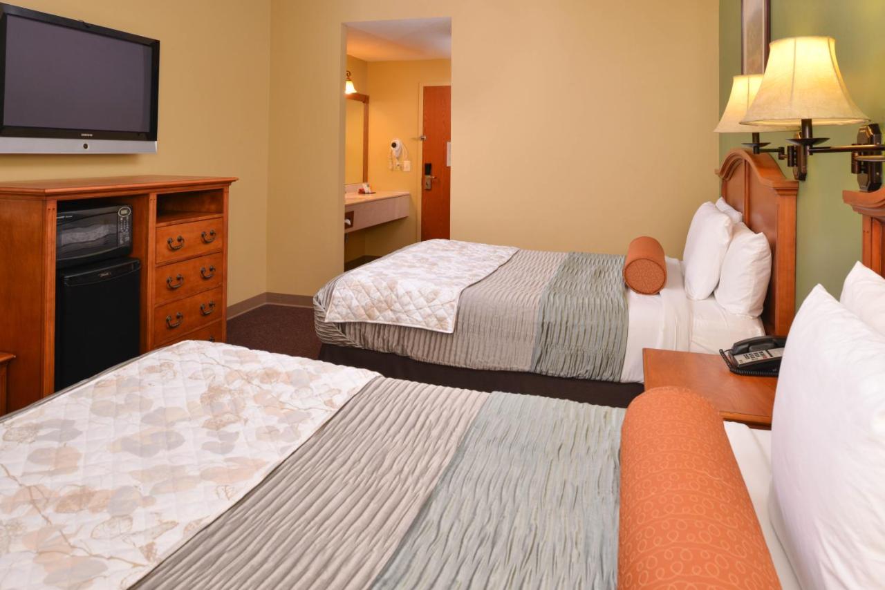 Country Hearth Inn & Suites Edwardsville — photo 11