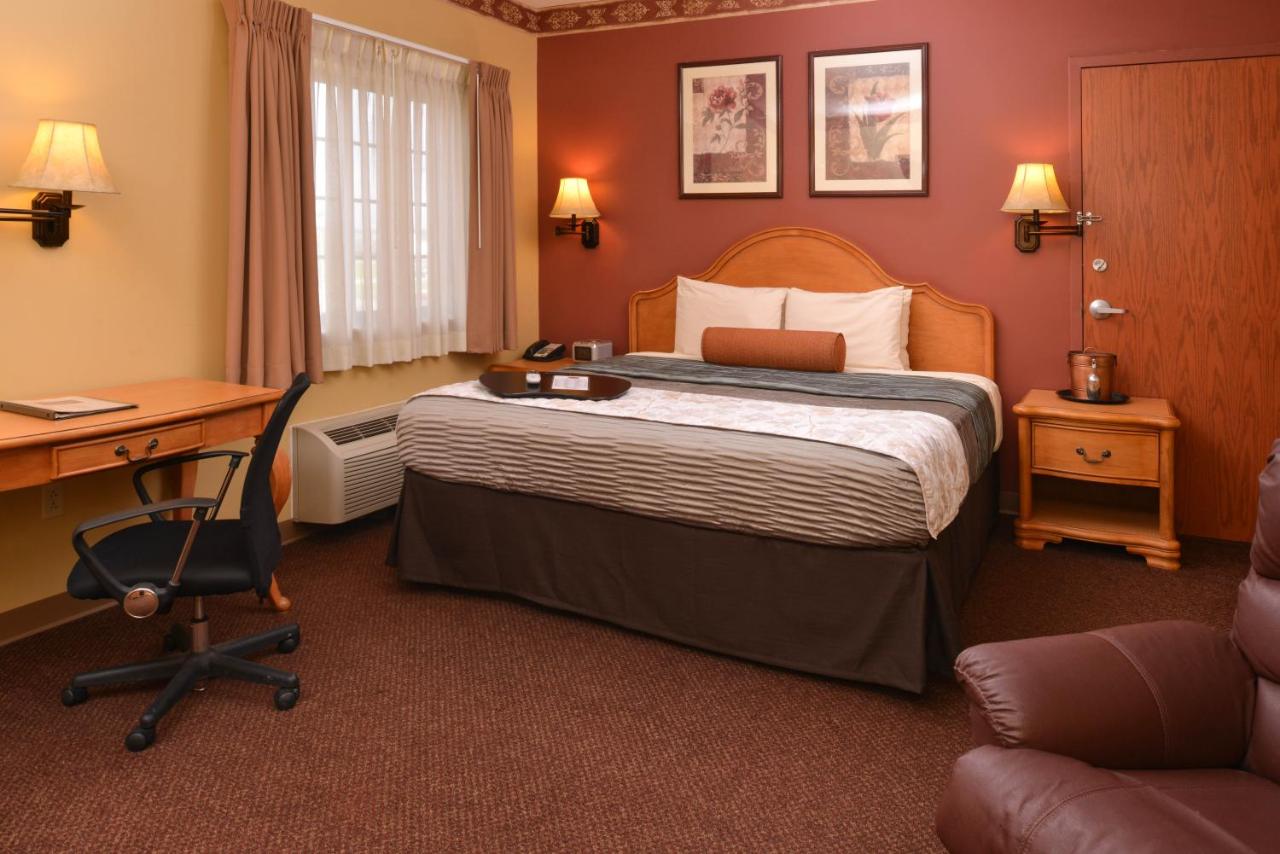 Country Hearth Inn & Suites Edwardsville — photo 2