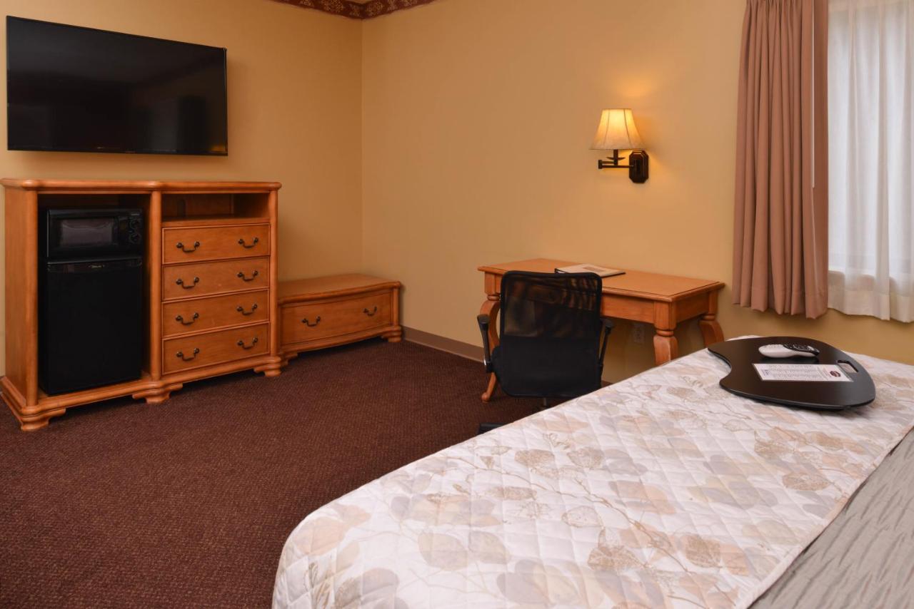 Country Hearth Inn & Suites Edwardsville — photo 16