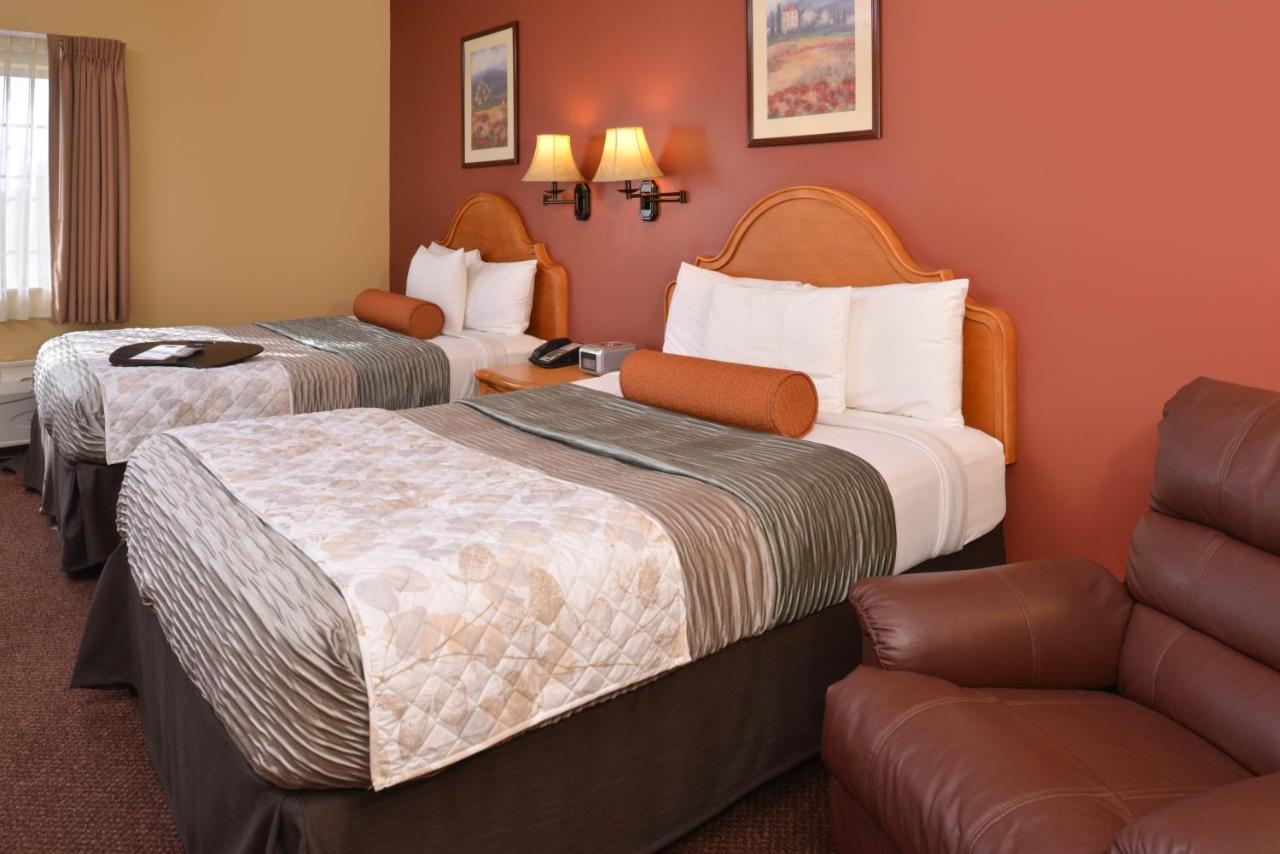 Country Hearth Inn & Suites Edwardsville — photo 14